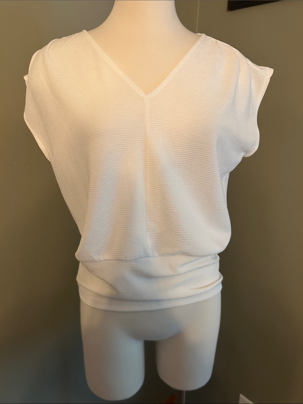 Ann Taylor White V-Neck Blouson Cap Sleeve Top